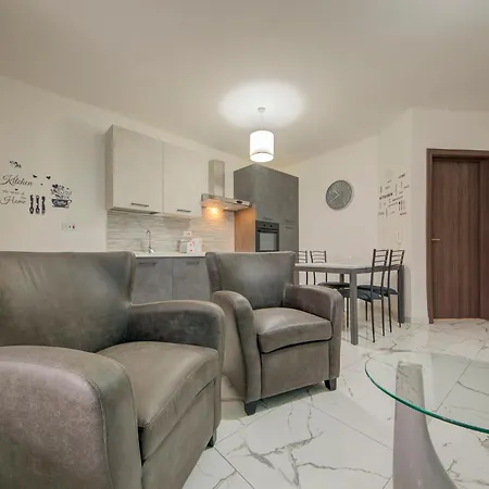 Cosy 1br With Full Amenities In By 360 Estates *